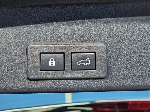 Certified 2024 Subaru Ascent Premium w/ Convenience Package image 12