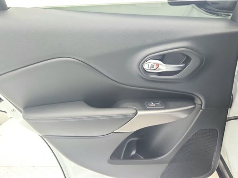 Used 2019 Jeep Cherokee Latitude w/ Popular Appearance Group image 24