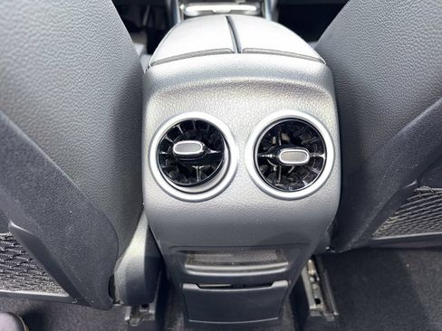 Used 2025 Mercedes-Benz GLB 250 image 21
