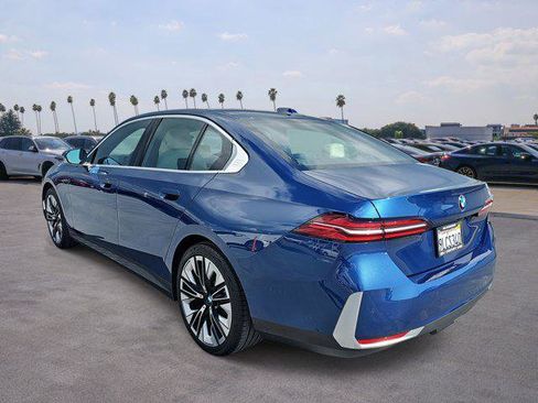 Used 2024 BMW 530i w/ Premium Package image 7