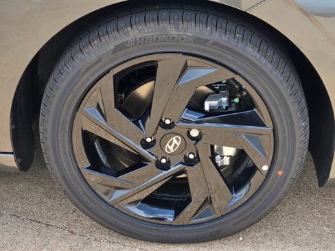 New 2026 Hyundai Elantra SEL Sport Premium FWD image 3