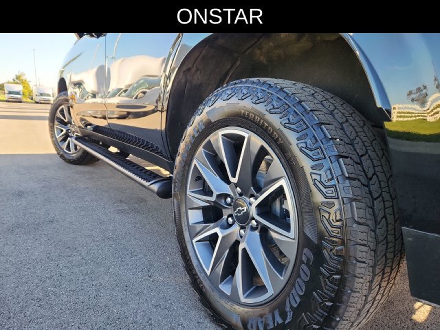 Used 2024 Chevrolet Tahoe Z71 w/ Luxury Package AWD/4WD image 17