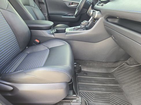 Used 2025 Toyota RAV4 XSE w/ Advanced Technology Package image 16