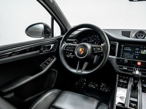 Used 2025 Porsche Macan image 22