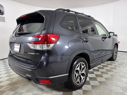 Used 2019 Subaru Forester Premium image 4