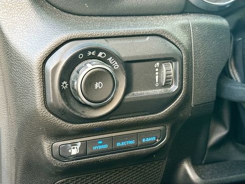 Used 2023 Jeep Wrangler Unlimited Sahara AWD/4WD image 11