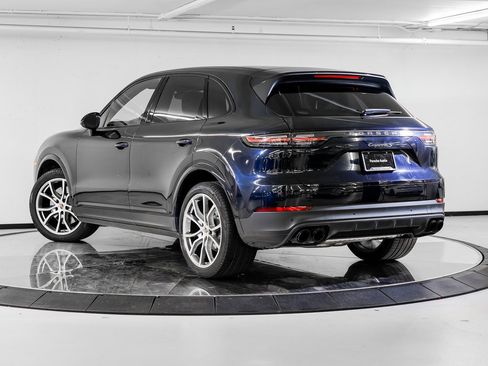 Certified 2023 Porsche Cayenne S Platinum image 3