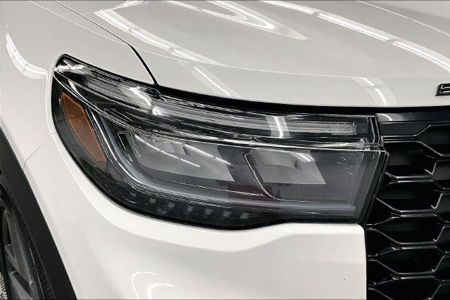 Used 2025 Ford Explorer ST-Line w/ ST-Line Street Pack AWD/4WD image 35