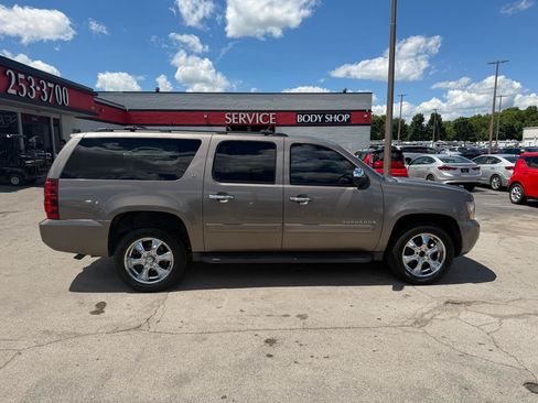Used 2012 Chevrolet Suburban LT w/ Luxury Package AWD/4WD image 2