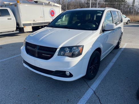 Used 2020 Dodge Grand Caravan SE image 1