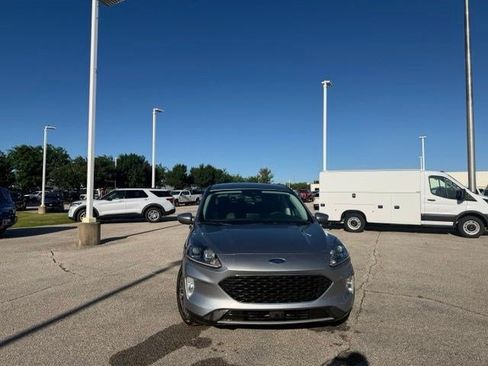Used 2022 Ford Escape SEL w/ Technology Package FWD image 3