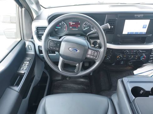Used 2025 Ford F550 4x4 Crew Cab Super Duty image 16