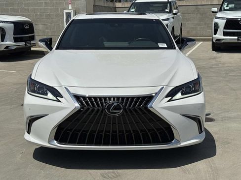 Used 2025 Lexus ES 300h w/ Premium Package FWD image 3