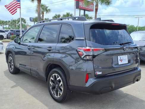 Used 2025 Subaru Forester Premium AWD/4WD image 8