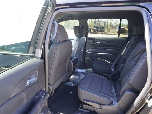 New 2025 Chevrolet Traverse LT image 11