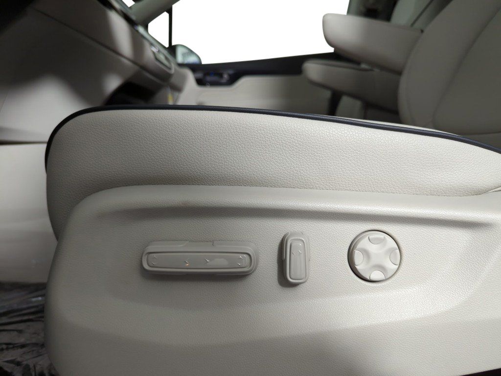 New 2026 Honda Odyssey Touring image 11