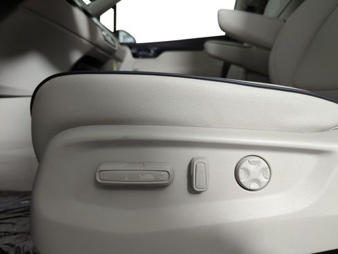 New 2026 Honda Odyssey Touring image 11