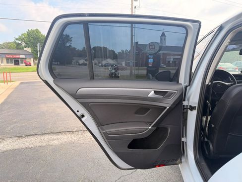 Used 2021 Volkswagen Golf 4-Door FWD image 21