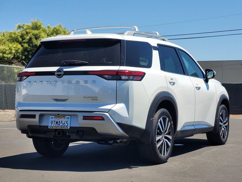 Certified 2025 Nissan Pathfinder Platinum AWD/4WD image 4