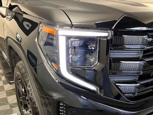 Used 2023 GMC Sierra 1500 Elevation w/ Elevation Premium Package AWD/4WD image 27