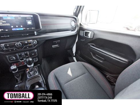 Used 2026 Jeep Wrangler Unlimited Rubicon AWD/4WD image 11