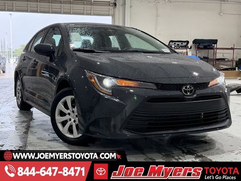 Used 2026 Toyota Corolla LE image 2