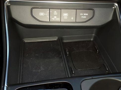 Used 2025 Kia Carnival SX Prestige image 24