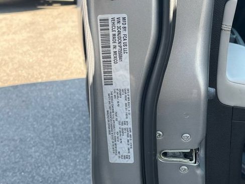 Used 2023 Jeep Compass Limited w/ Sun and Sound Group AWD/4WD image 34