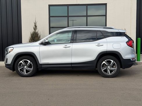 Used 2019 GMC Terrain SLT image 2