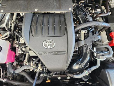 Used 2024 Toyota Highlander LE image 22