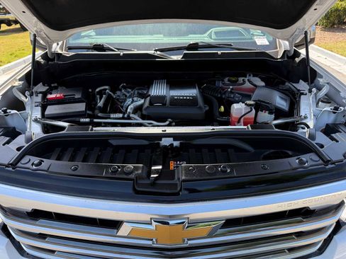Used 2023 Chevrolet Silverado 1500 High Country w/ Technology Package AWD/4WD image 28