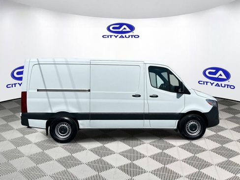 Used 2022 Mercedes-Benz Sprinter 1500 image 2