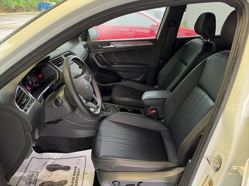 Certified 2023 Volkswagen Tiguan SE R-Line FWD image 15