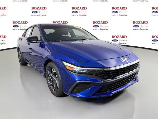 Used 2025 Hyundai Elantra Sport FWD image 1