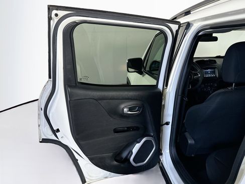 Used 2018 Jeep Renegade Latitude image 25