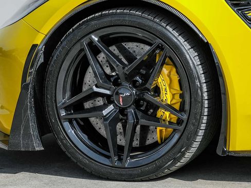 Used 2015 Chevrolet Corvette Z06 w/ 3LZ Preferred Equipment Group RWD image 68