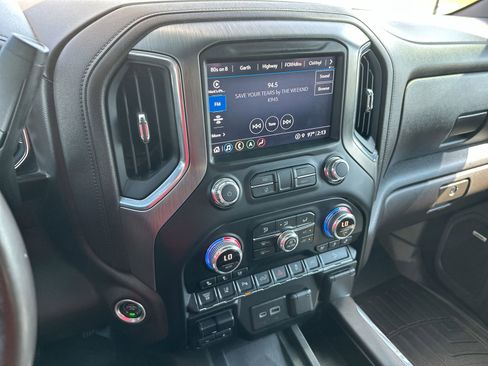 Used 2022 GMC Sierra 3500 Denali w/ Technology Package image 16