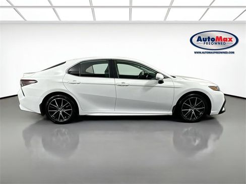 Used 2024 Toyota Camry SE image 10