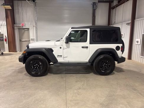 Used 2025 Jeep Wrangler Sport image 4