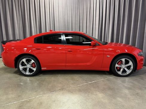 Used 2015 Dodge Charger SXT w/ Premium Group image 4