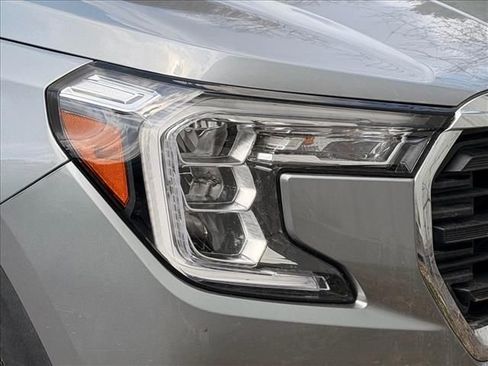 Used 2023 GMC Terrain SLE image 4