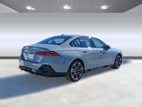 New 2026 BMW 540i xDrive w/ M Sport Package image 9
