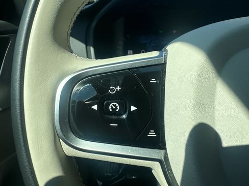 Used 2025 Volvo XC90 B5 Core w/ Climate Package AWD/4WD image 15