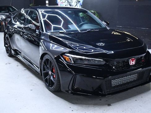 Used 2025 Honda Civic Type R image 2
