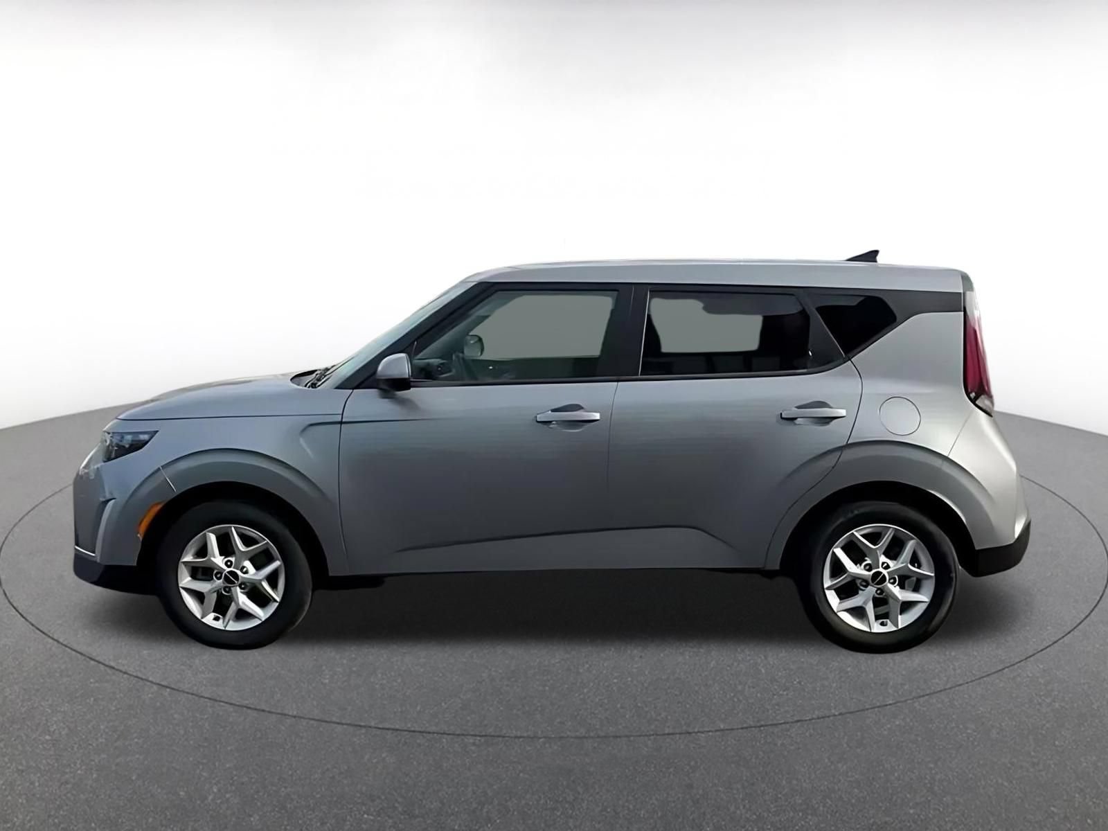 Used 2025 Kia Soul LX w/ LX Technology Package FWD image 8