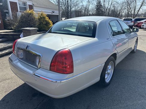 Used 2004 Lincoln Town Car Ultimate image 8
