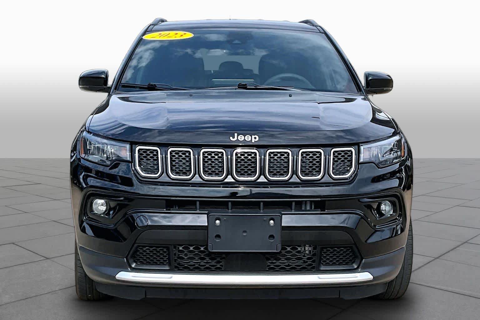 Used 2023 Jeep Compass Limited AWD/4WD image 3