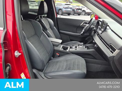 Used 2024 Mitsubishi Outlander SE AWD/4WD image 16
