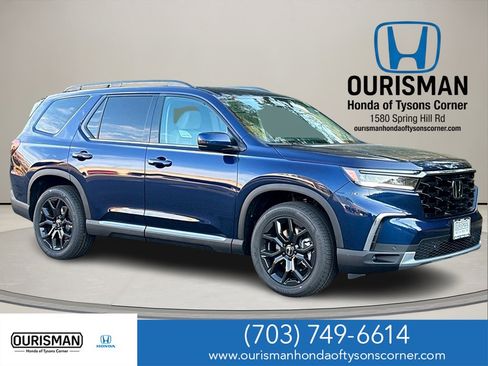 New 2025 Honda Pilot Touring image 1