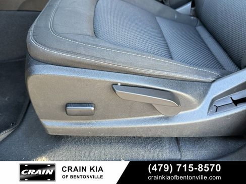 Used 2022 Chevrolet Colorado LT w/ LT Convenience Package image 12